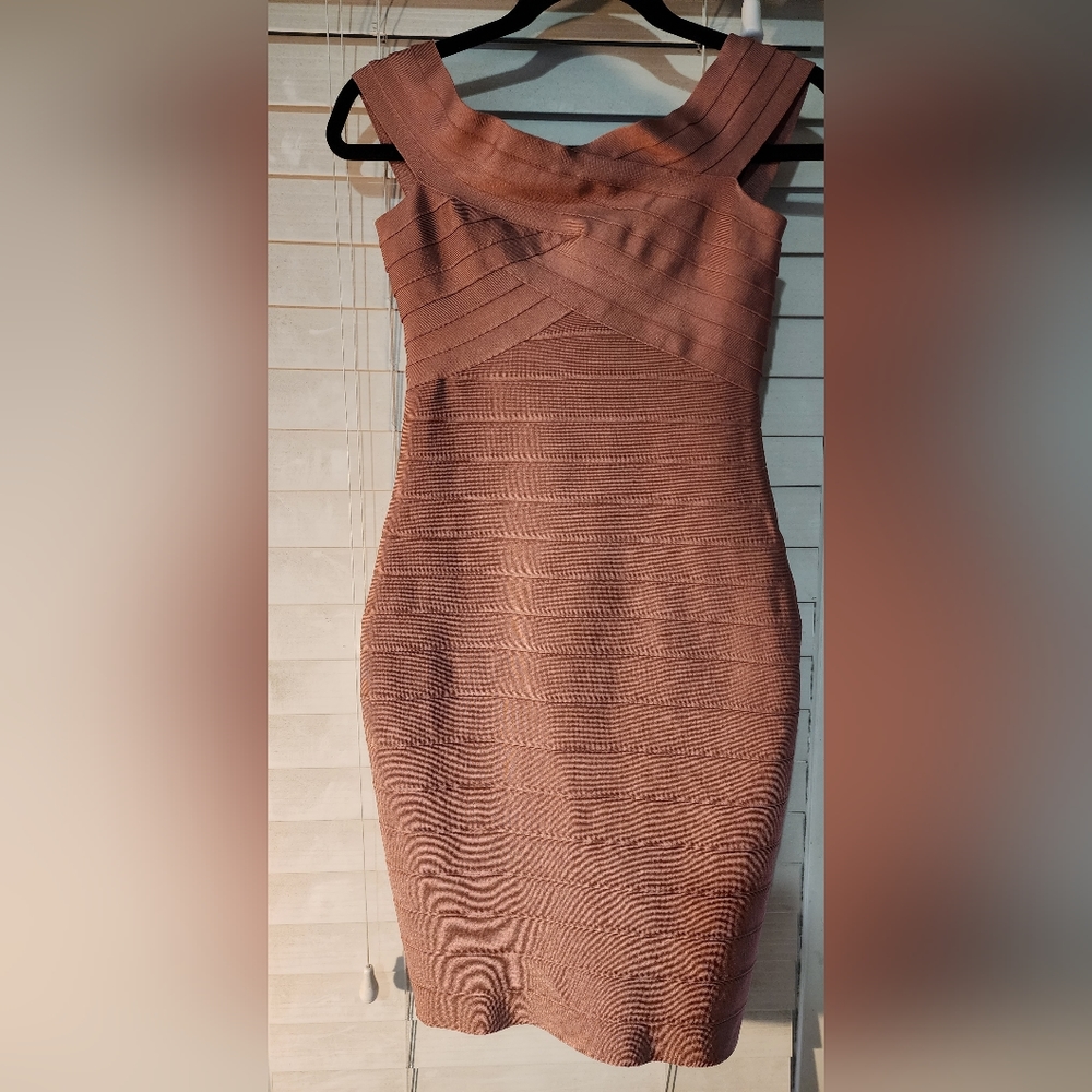 Size L: NWOT Hego Form Fitting Dress